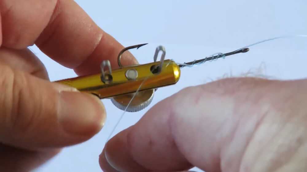 Simple Gadget for fastening Hooks to Fishing Line