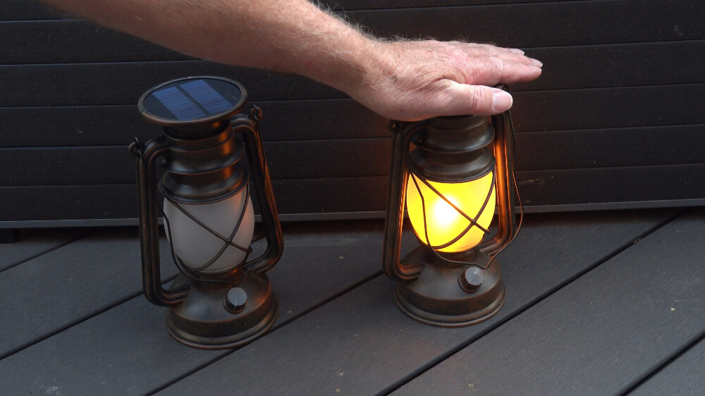 Solar Powered Flicker Flame Effect Retro Lantern